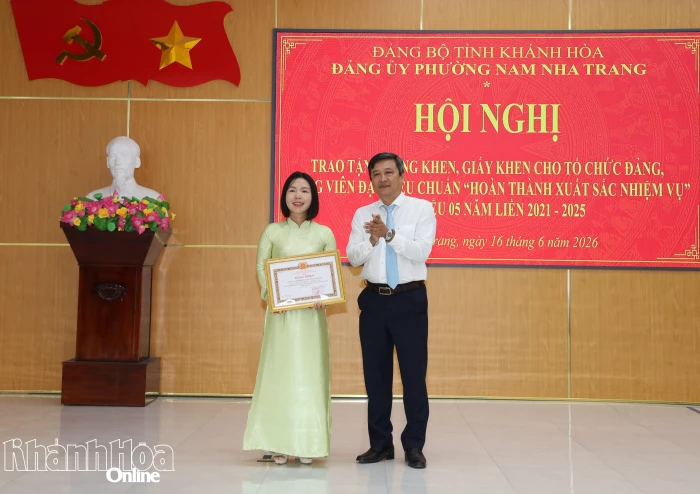 Đảng ủy phường Nam Nha Trang biểu dương 3 tổ chức đảng, 48 đảng viên tiêu biểu