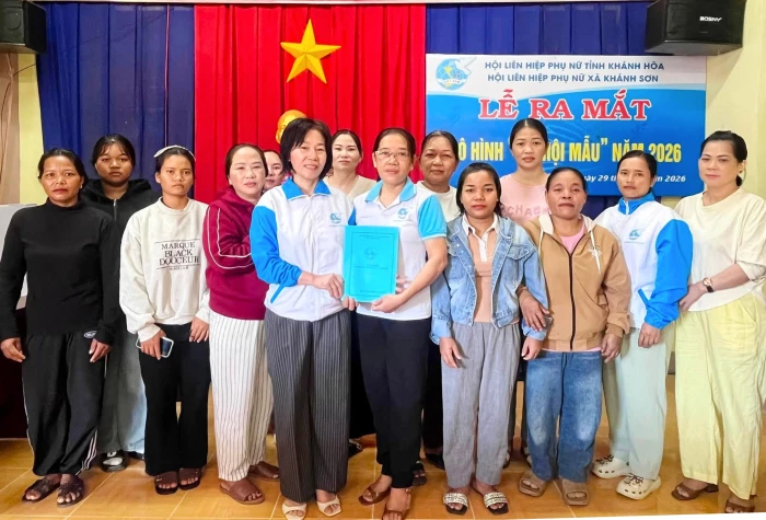 Hội Liên hiệp Phụ nữ xã Khánh Sơn ra mắt mô hình “Chi hội Phụ nữ mẫu”
