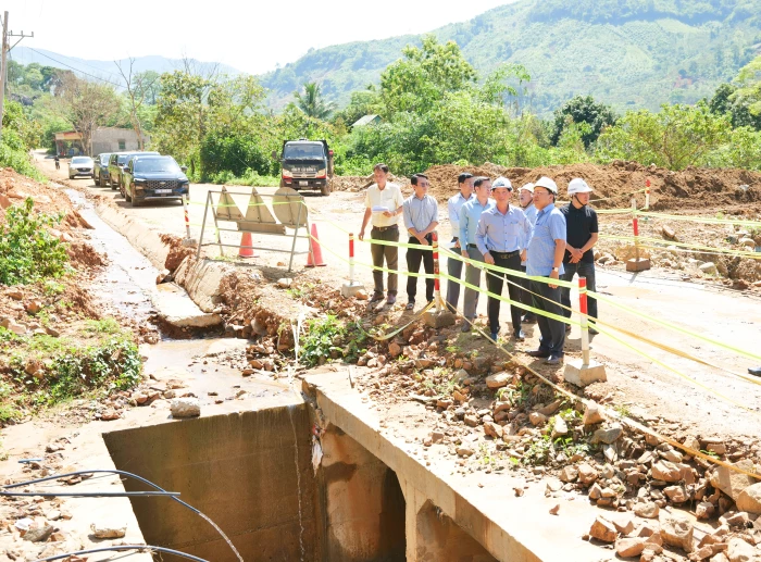 Phó Chủ tịch UBND tỉnh Lê Huyền kiểm tra các công trình giao thông khu vực phía nam Khánh Hòa