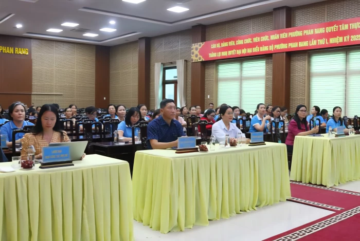 Cụm thi đua Hội Liên hiệp Phụ nữ các phường phía nam sơ kết phong trào thi đua 6 tháng đầu năm 2026