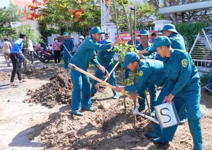 Xã Vạn Thắng ra quân hưởng ứng phong trào Toàn dân chung tay bảo vệ môi trường