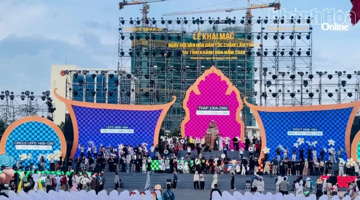 Hân hoan ngày đầu hội ngộ
