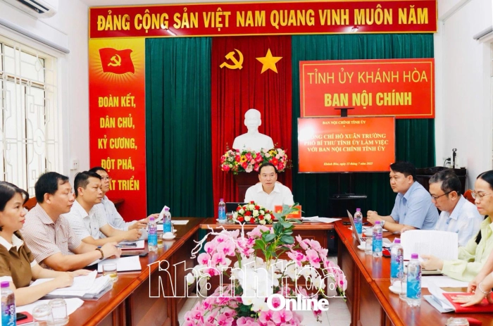 Phó Bí thư Tỉnh ủy Hồ Xuân Trường làm việc với Ban Nội chính, Ban Tổ chức và Văn phòng Tỉnh ủy