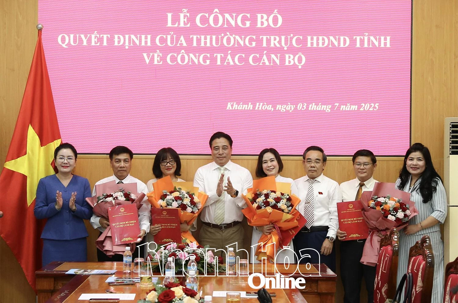 Công bố và trao các quyết định về công tác cán bộ lãnh đạo Văn phòng Đoàn Đại biểu Quốc hội và HĐND tỉnh Khánh Hòa