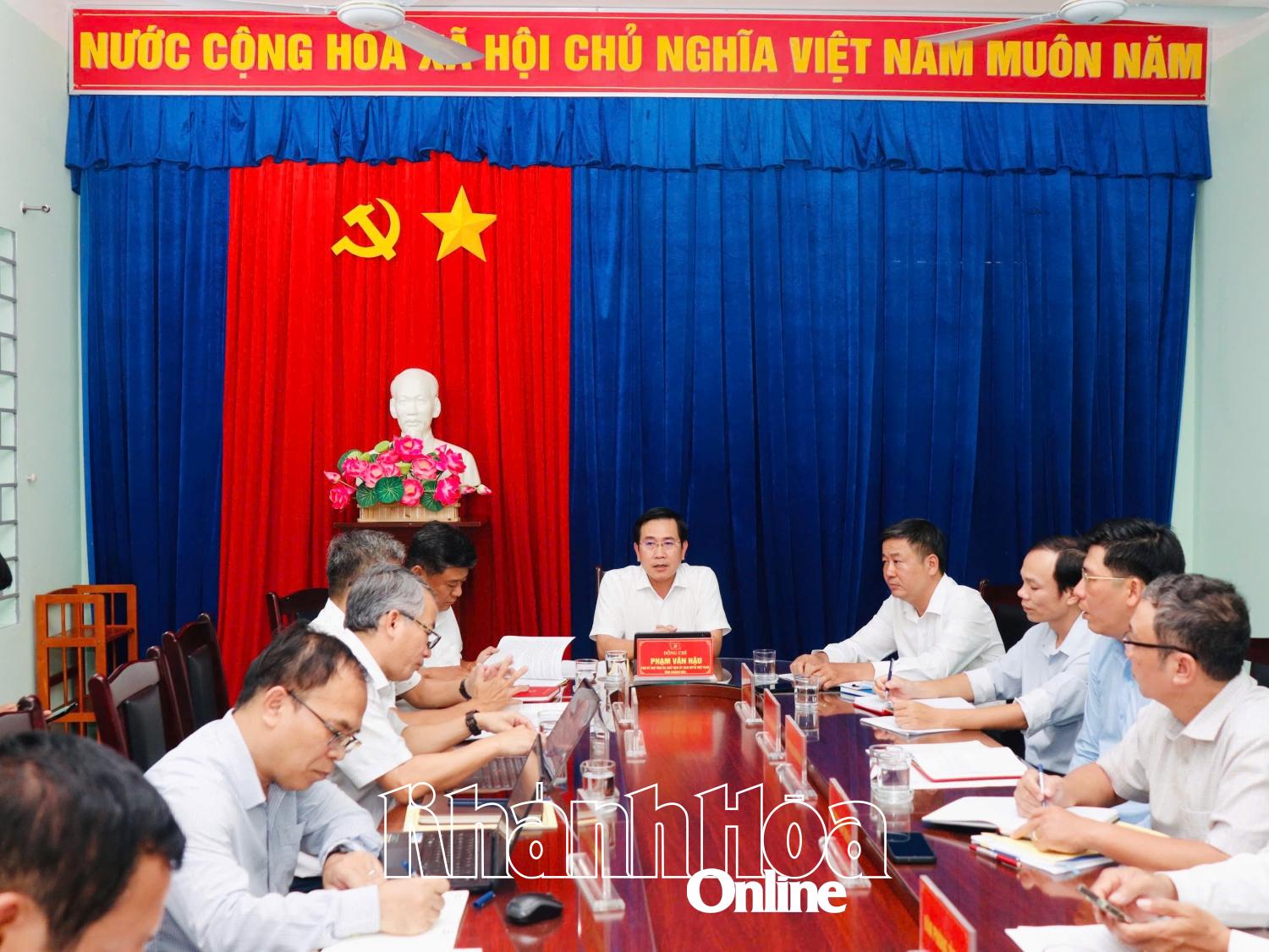 Phó Bí thư Tỉnh ủy Phạm Văn Hậu làm việc với Đảng ủy phường Tây Nha Trang