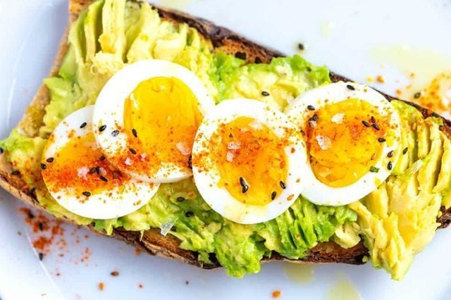 Sandwich trứng bơ