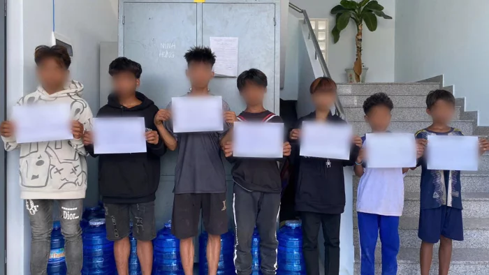 Tạm giữ 7 thiếu niên ném đá vào xe ô tô chạy trên đường bộ cao tốc đoạn Vân Phong - Nha Trang