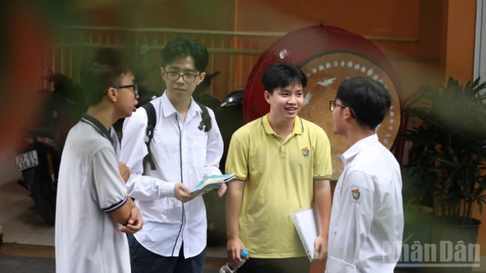 Bộ Giáo dục và Đào tạo công bố phổ điểm, quy đổi điểm của 7 tổ hợp