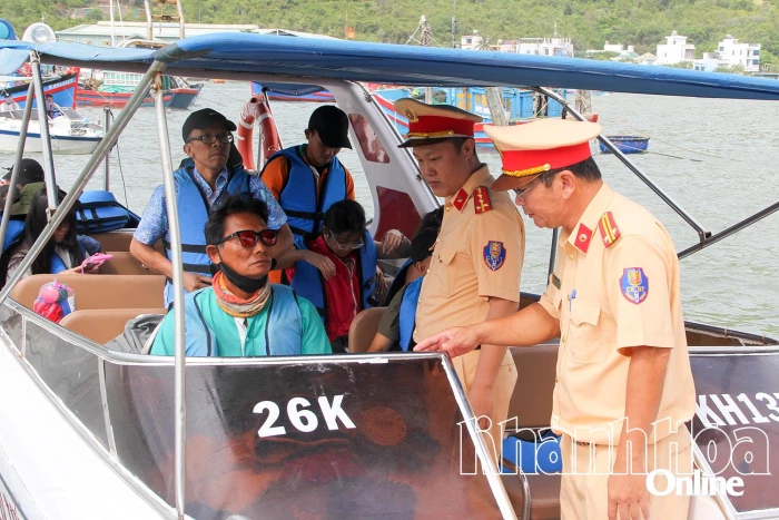 Siết chặt đảm bảo an toàn du lịch trên vịnh Nha Trang