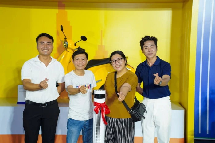 Người dân ba miền hào hứng mang xe máy xăng cũ đi đổi xe điện mới: Lên đời xe xịn, giá ưu đãi hấp dẫn với thủ tục siêu nhanh gọn