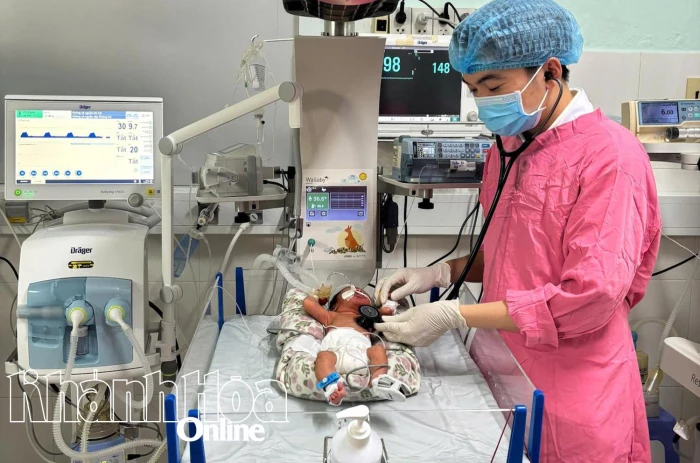 Bệnh viện Đa khoa Khánh Hòa cứu sống trẻ sinh non 26 tuần tuổi, nặng 700 gram