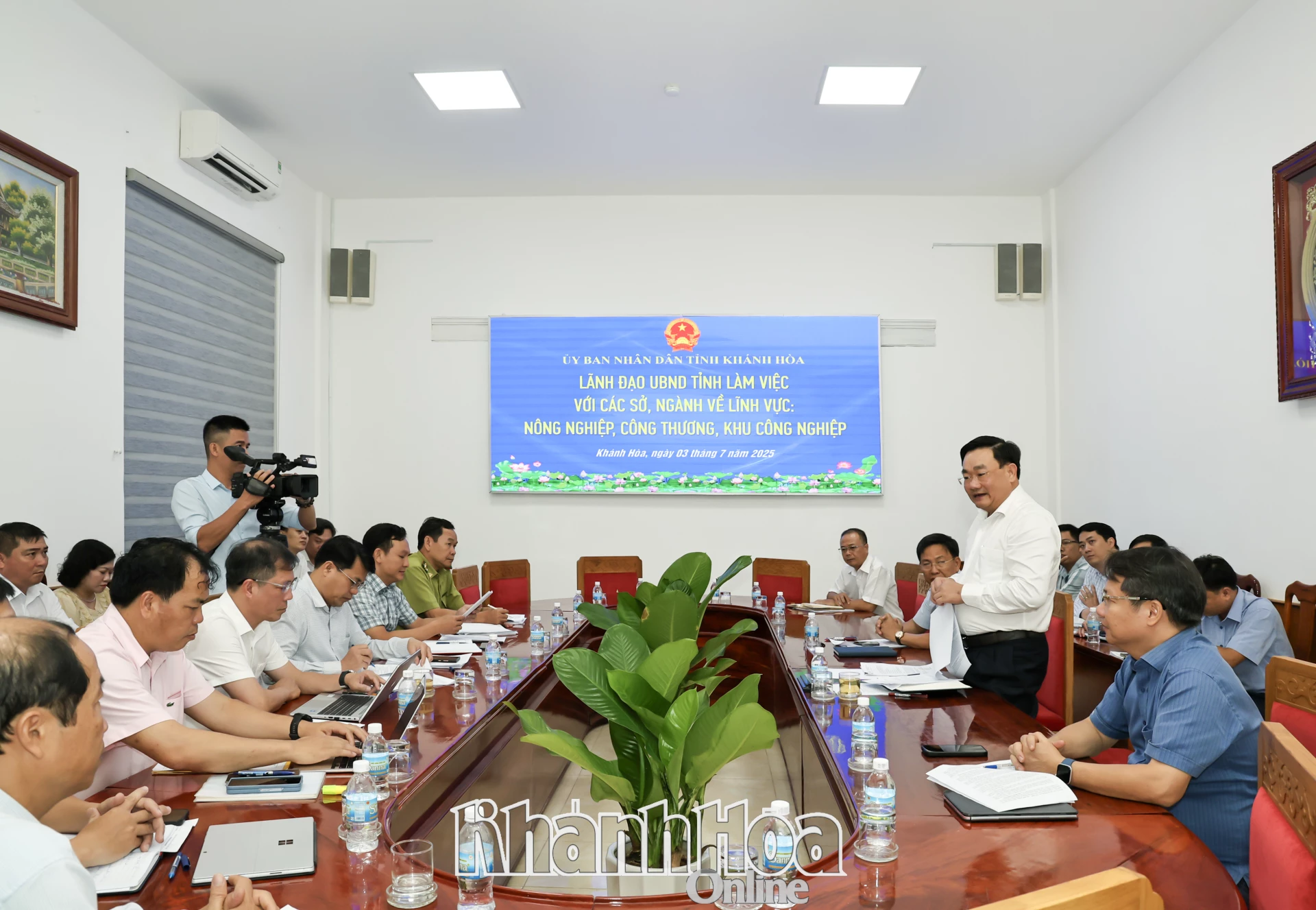 Phó Chủ tịch UBND tỉnh Trịnh Minh Hoàng làm việc với lãnh đạo một số đơn vị, sở, ngành