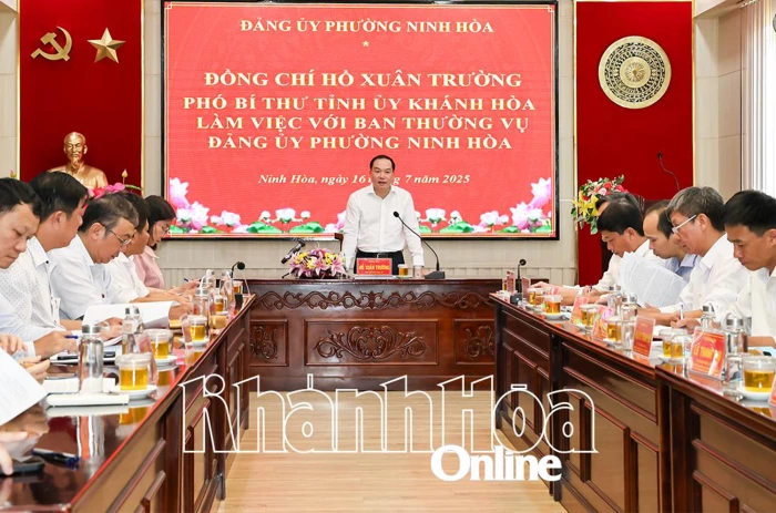 Phó Bí thư Tỉnh ủy Hồ Xuân Trường làm việc với Đảng ủy phường Ninh Hòa