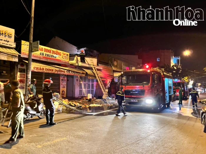 Khống chế đám cháy tại căn nhà 2 tầng ở phường Bắc Nha Trang