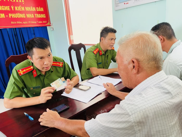 Công an phường Nha Trang tổ chức hội nghị lắng nghe ý kiến nhân dân