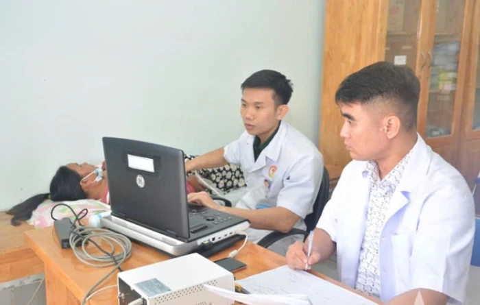 Bệnh viện Quân y 87 khám và phát thuốc miễn phí cho người dân xã Đông Khánh Sơn