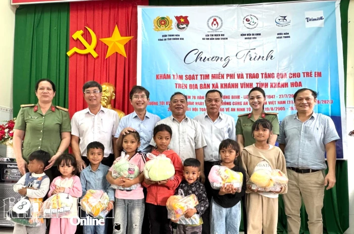 Tầm soát bệnh lý tim bẩm sinh cho gần 1.000 trẻ ở xã Khánh Vĩnh