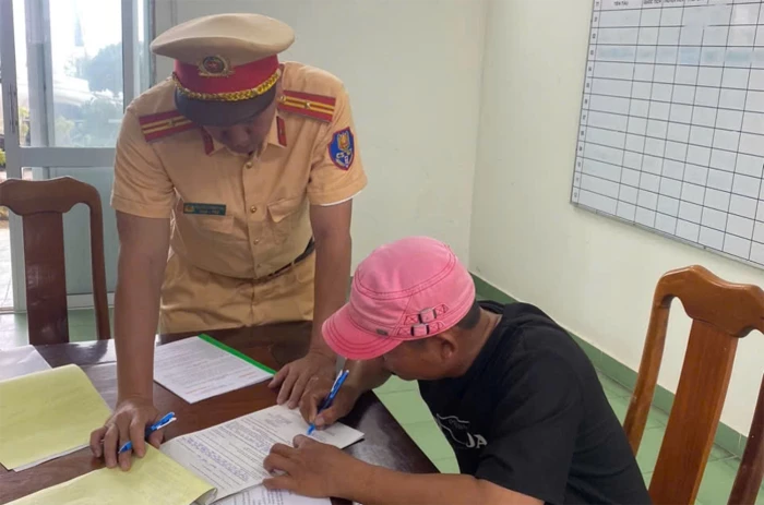 Xử phạt thuyền trưởng chở người quá quy định