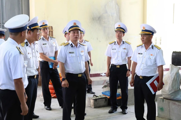 Phó Tư lệnh, Tham mưu trưởng Vùng 4 Hải quân thâm nhập, nắm tình hình thực hiện nhiệm vụ tại Lữ đoàn 101