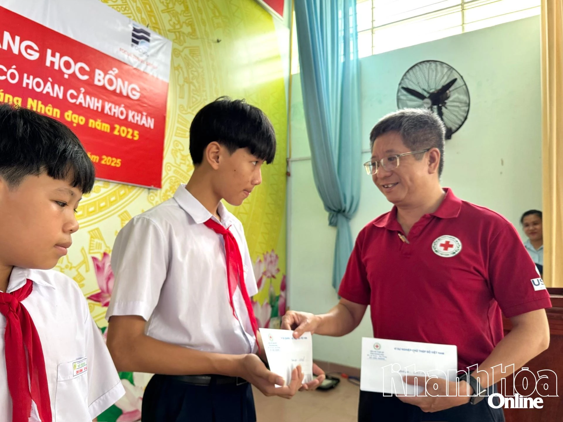 Focus Travel Group trao 50 suất quà cho học sinh, sinh viên