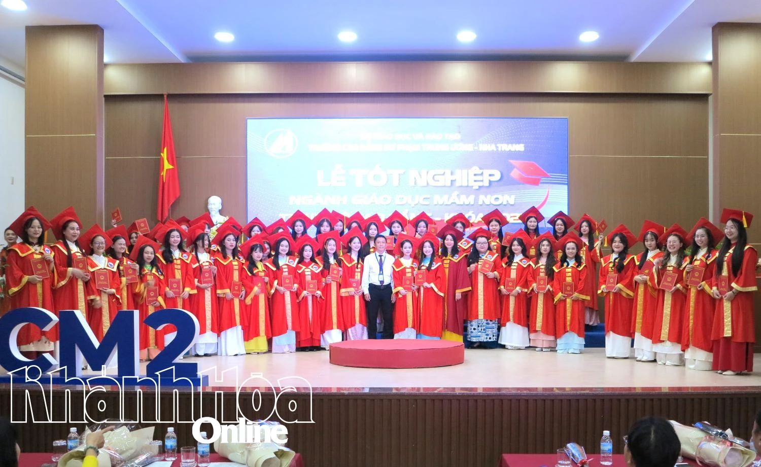 Trường Cao đẳng Sư phạm Trung ương - Nha Trang trao bằng tốt nghiệp cho 275 sinh viên