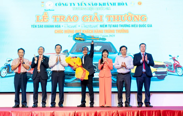 Công ty Yến sào Khánh Hòa trao thưởng ô tô Kia New Sonet cho khách hàng tại Cà Mau