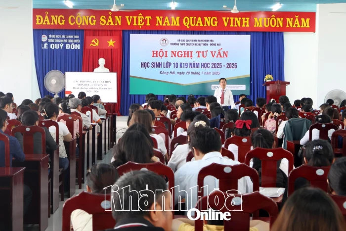Trường THPT Chuyên Lê Quý Đôn - Đông Hải: Tư vấn học sinh lớp 10