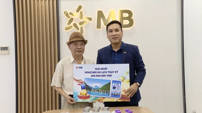 Ngân hàng Thương mại Cổ phần Quân đội Chi nhánh Khánh Hòa: Trao thưởng chương trình “Chào hè rực rỡ - Vi vu năm châu”