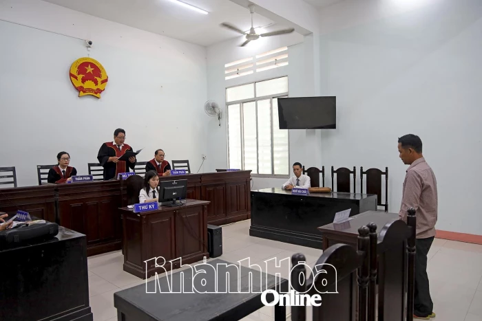 Đánh em của người chơi bạc, 1 con bạc vào tù