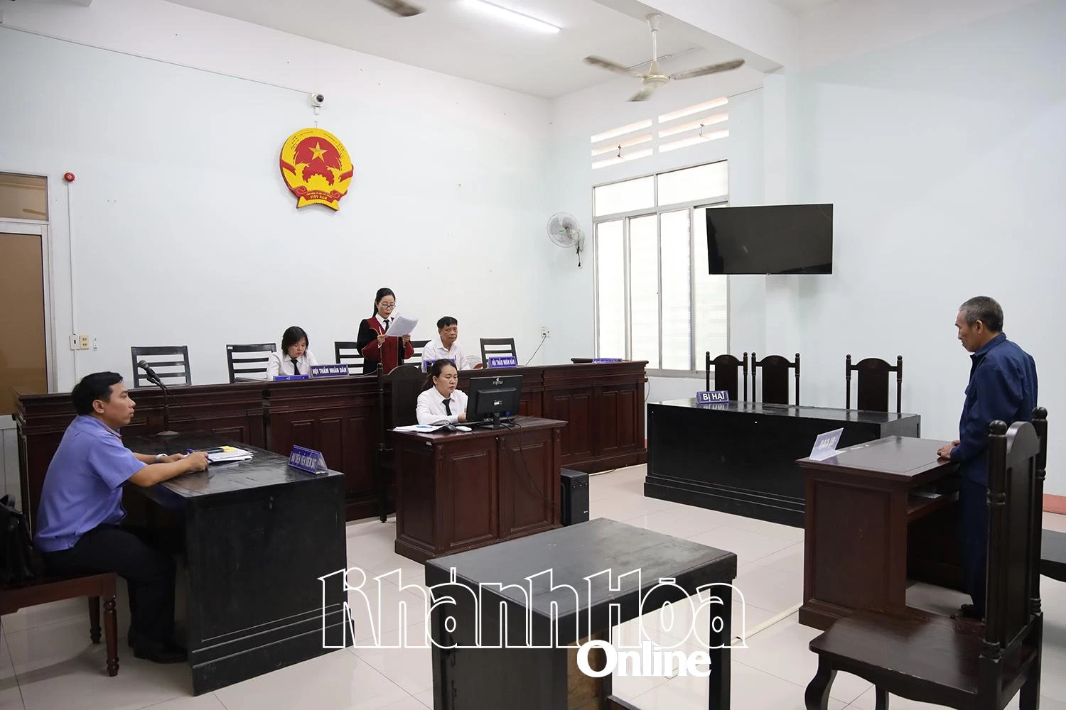 Vào tù vì trộm tài sản của người nước ngoài