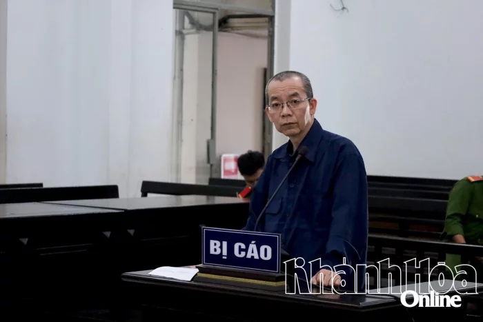 Lãnh 17 năm tù vì tham ô tài sản công ty