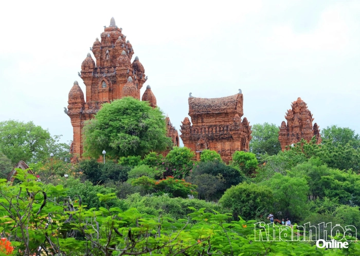 Tạp chí du lịch quốc tế giới thiệu Khánh Hòa "một hành trình - đa điểm đến"