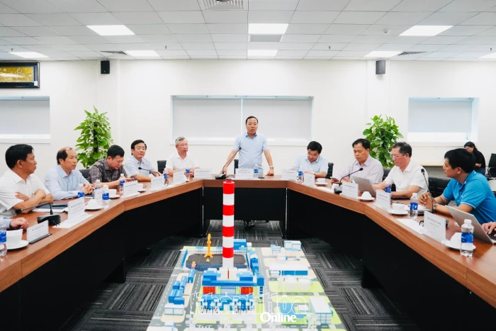 Thứ trưởng Bộ Công Thương Nguyễn Hoàng Long thăm và làm việc với Nhà máy nhiệt điện BOT Vân Phong 1