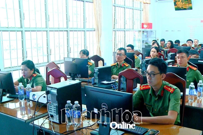 Chào mừng Đại hội đại biểu Đảng bộ Công an tỉnh Khánh Hòa lần thứ nhất, nhiệm kỳ 2025 - 2030: Thúc đẩy chuyển đổi số sâu rộng, hiệu quả