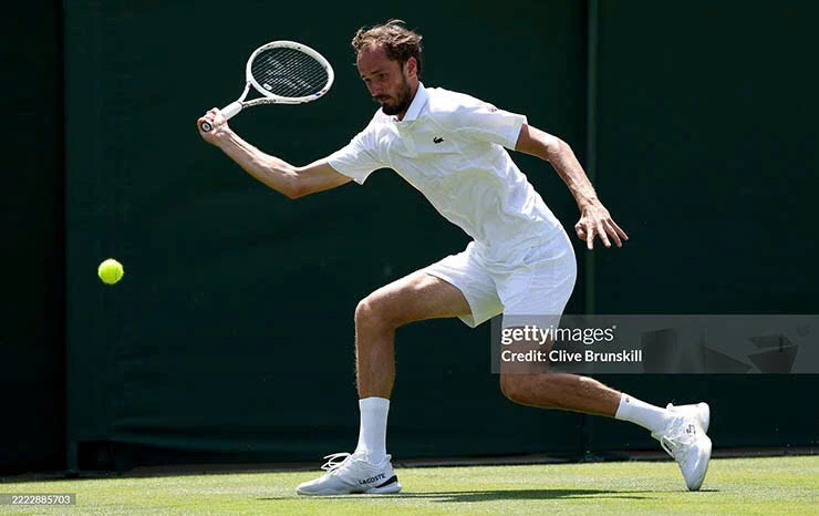 Wimbledon: "Cơn địa chấn" đầu tiên khi tay vợt hạt giống số 9 Medvedev bị loại