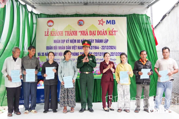 Những căn nhà ấm tình quân dân