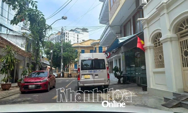 Tình trạng dừng, đỗ xe sai quy định: Cần nâng cao ý thức của người điều khiển phương tiện