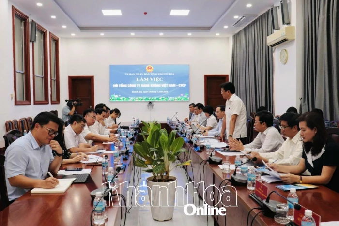 Lãnh đạo tỉnh Khánh Hòa làm việc với Tổng Công ty Hàng không Việt Nam