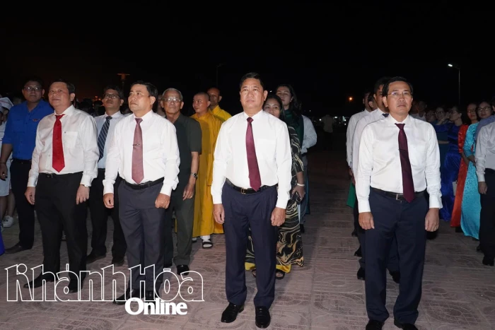 Lễ thắp nến tri ân tại Nghĩa trang liệt sĩ Cà Đú