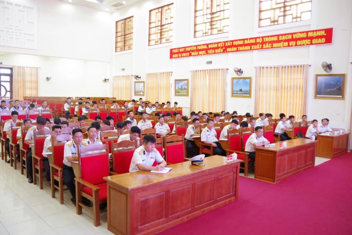Trung tâm Huấn luyện Vùng 4 học tập các nghị quyết lãnh đạo thực hiện nhiệm vụ
