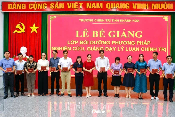 Trường Chính trị tỉnh Khánh Hòa bế giảng lớp bồi dưỡng phương pháp nghiên cứu, giảng dạy lý luận chính trị