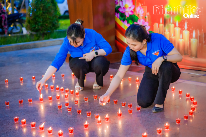 Phường Tây Nha Trang tổ chức lễ thắp nến tri ân các anh hùng liệt sĩ tại Công viên 23 tháng 10