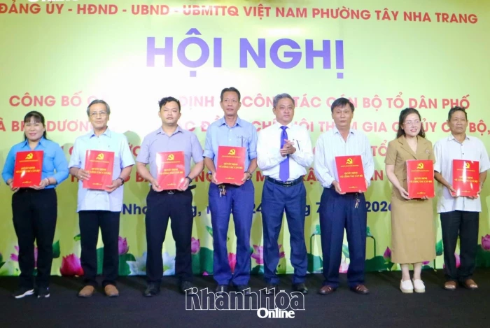 Phường Tây Nha Trang công bố các quyết định về công tác cán bộ tổ dân phố