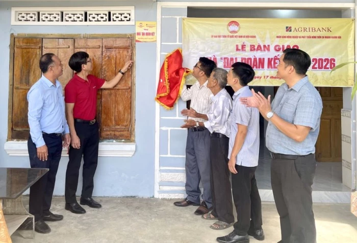 Xã Diên Khánh bàn giao 2 nhà Đại đoàn kết cho hộ nghèo, cận nghèo