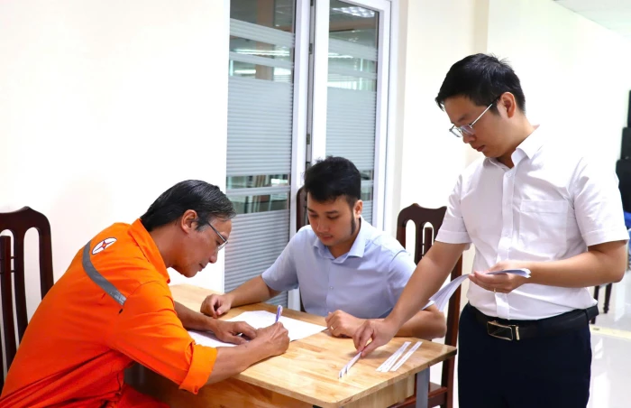 Kiểm tra, cấp chứng nhận cho đội ngũ điều độ, vận hành hệ thống điện của KHPC