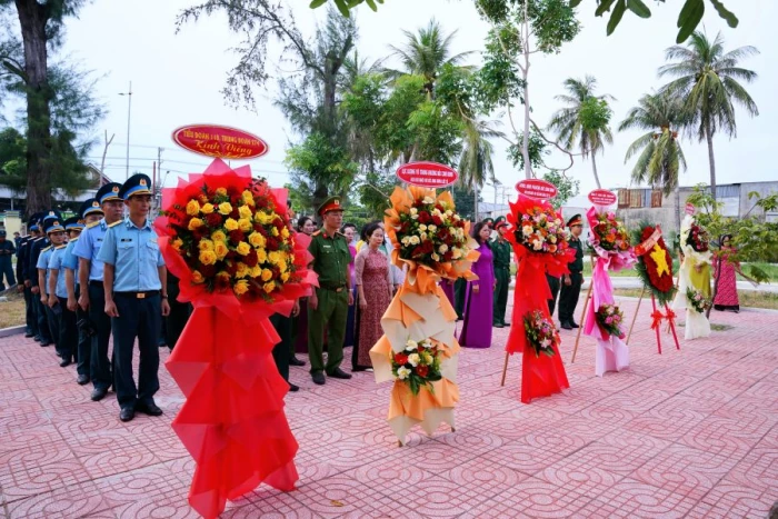 Phường Bắc Cam Ranh dâng hương tri ân các anh hùng liệt sĩ