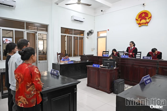 Chứa chấp sử dụng ma túy, vợ chồng cùng vào tù