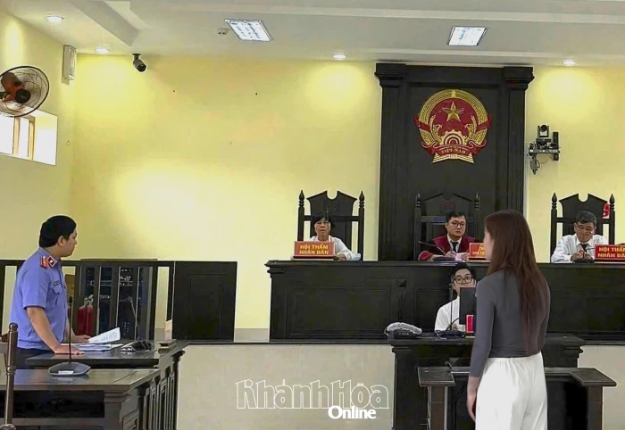 “Làm xiếc” trên đường, 1 người nước ngoài hầu tòa
