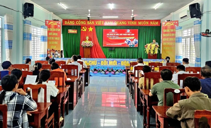 Xã Ninh Hải phối hợp tổ chức hội nghị tư vấn, giới thiệu việc làm