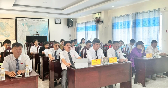Kỳ họp thứ hai HĐND xã Khánh Vĩnh khóa II